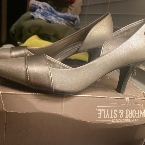 Life Stride High Heels - Picture 3 of 6